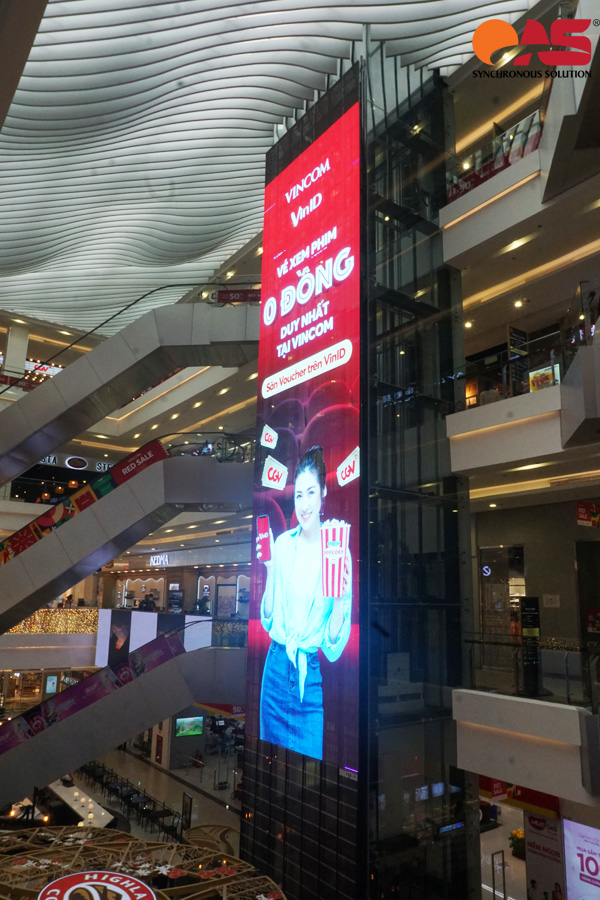 Kích thước lớn và tầm nhìn ấn tượng của màn hình LED quảng cáo Vincom Liễu Giai