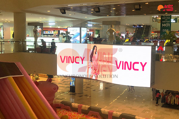 Vincy tỏa sáng trên màn hình LED Indoor tại TTTM SC Vivo City