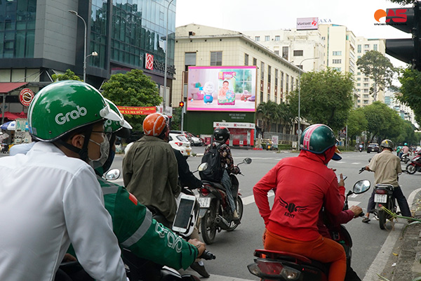 BOBBY-QR quảng cáo màn hình LED ngoài trời tại 180 Nguyễn Thị Minh Khai